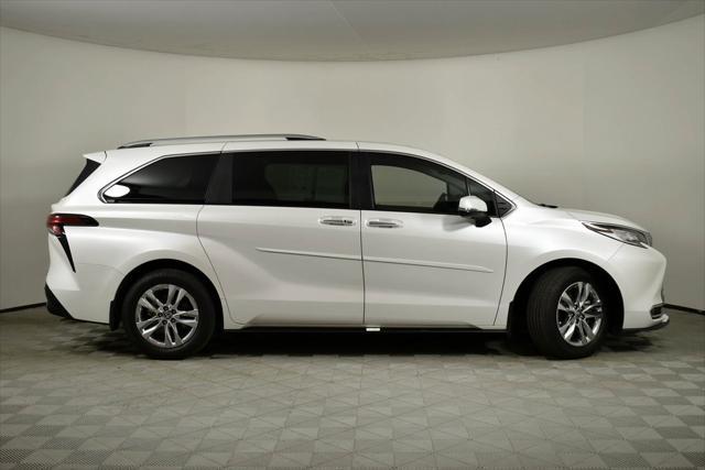 Photo of 2024 Pearl Toyota Sienna