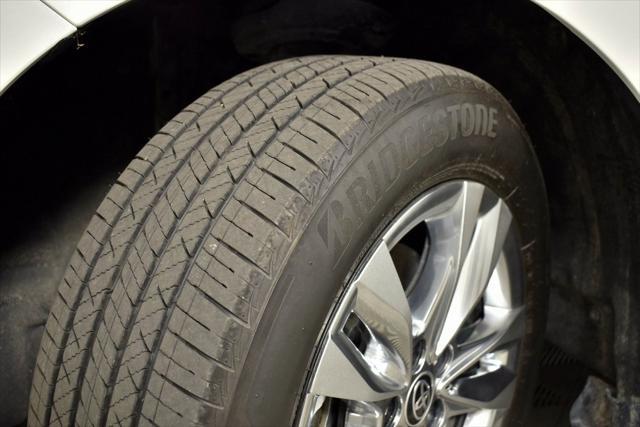 Photo of 2024 Pearl Toyota Sienna
