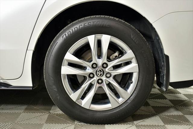 Photo of 2024 Pearl Toyota Sienna