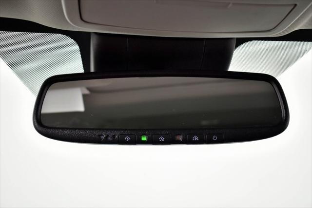 Photo of 2024 Pearl Toyota Sienna