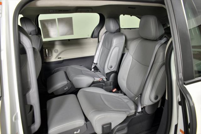 Photo of 2024 Pearl Toyota Sienna