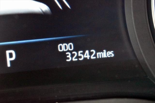Photo of 2024 Pearl Toyota Sienna