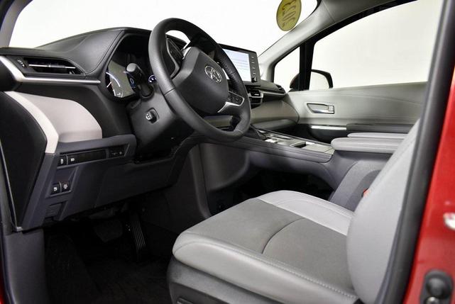 Photo of 2023 Pearl Toyota Sienna