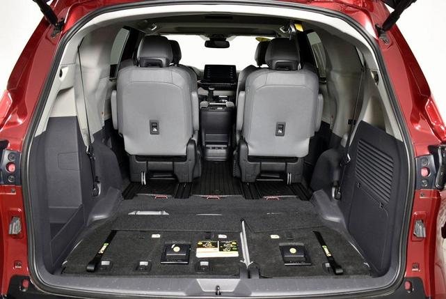 Photo of 2023 Pearl Toyota Sienna