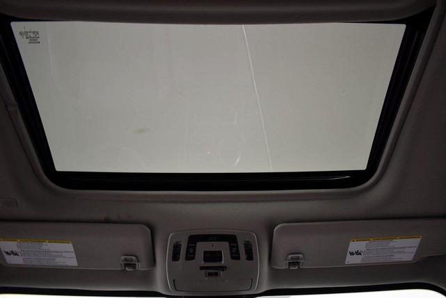 Photo of 2023 Pearl Toyota Sienna