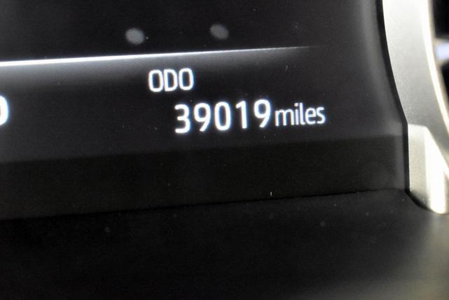Photo of 2023 Midnight Black Metallic Toyota Highlander
