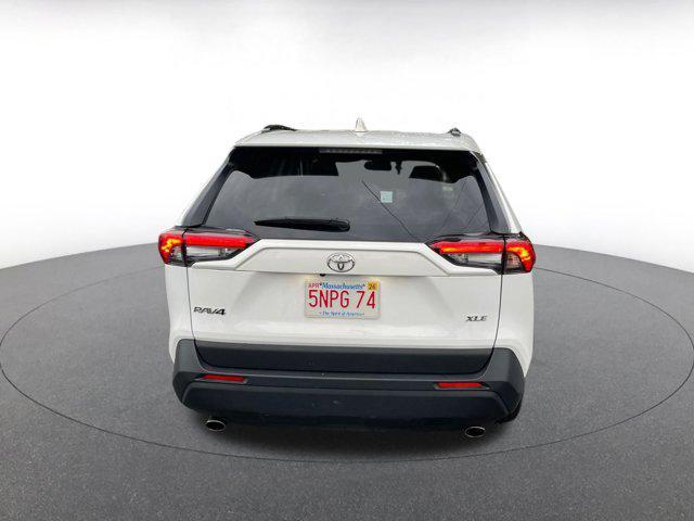 Photo of 2024 Ice Cap Toyota RAV4