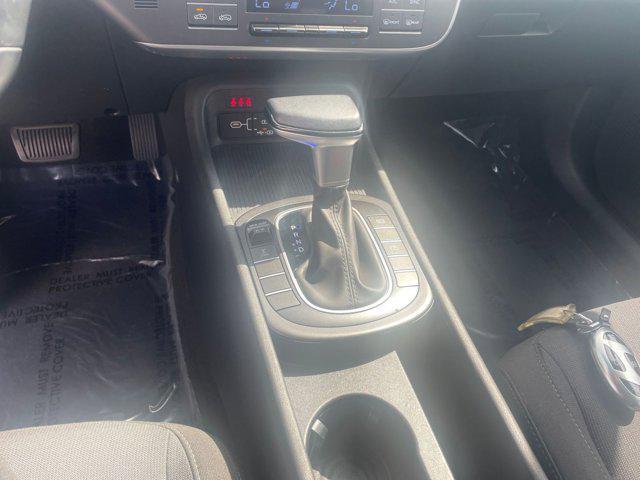 Photo of 2024 Ecotronic Gray Pearl Hyundai KONA
