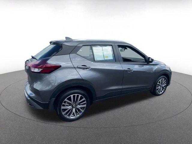 Photo of 2024 Gun Metallic Nissan Kicks