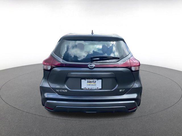 Photo of 2024 Gun Metallic Nissan Kicks