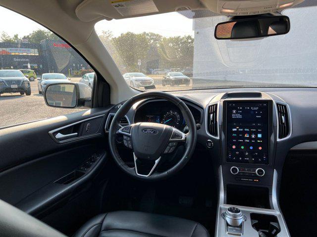 Photo of 2024 Oxford White Ford Edge