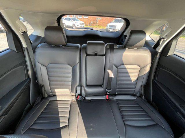 Photo of 2024 Oxford White Ford Edge