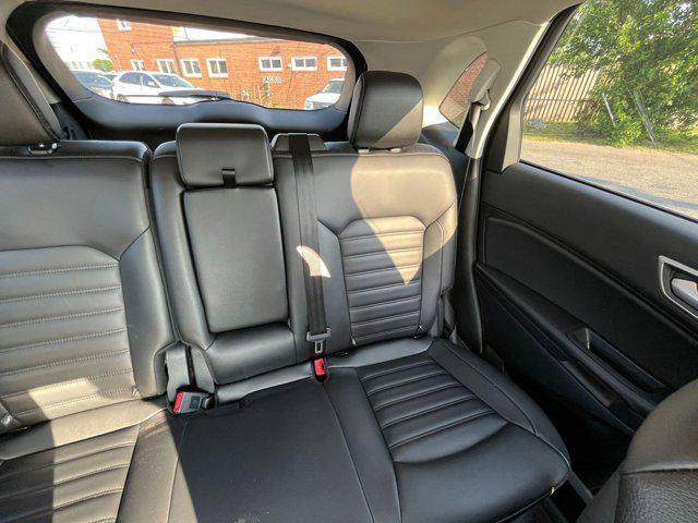 Photo of 2024 Oxford White Ford Edge