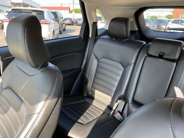 Photo of 2024 Oxford White Ford Edge