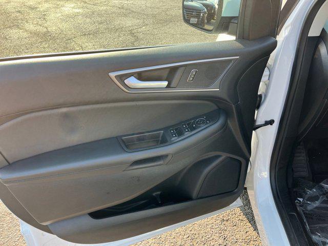 Photo of 2024 Oxford White Ford Edge