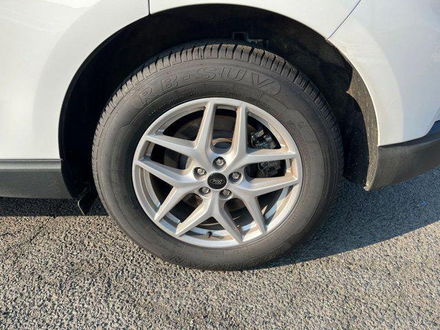 Photo of 2024 Oxford White Ford Edge