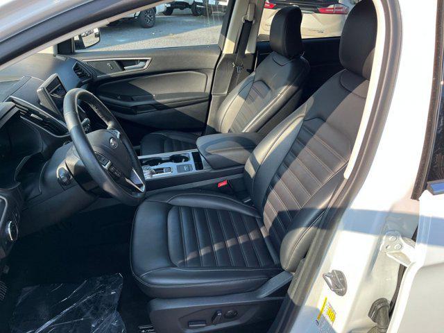Photo of 2024 Oxford White Ford Edge