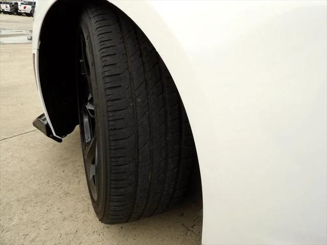 Photo of 2021 Summit White Chevrolet Camaro