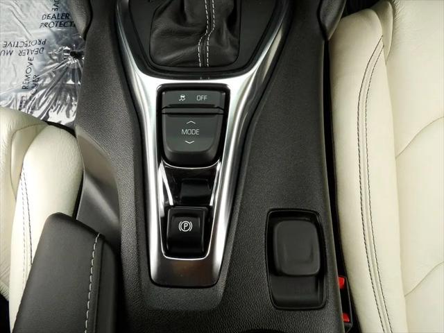 Photo of 2021 Summit White Chevrolet Camaro