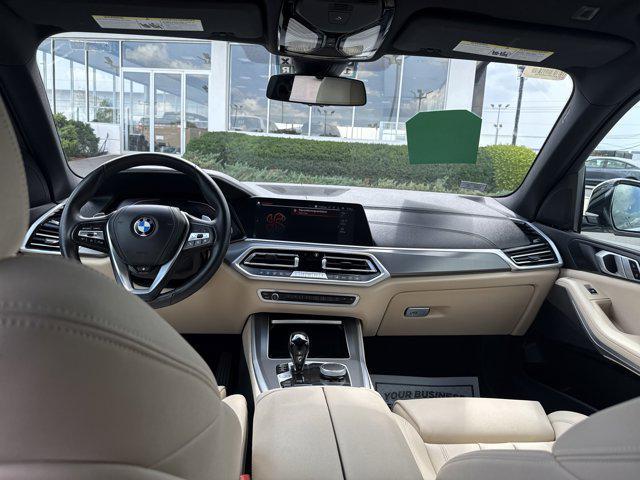 Photo of 2022 Mineral White Metallic BMW X5