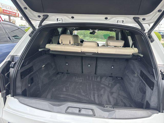 Photo of 2022 Mineral White Metallic BMW X5