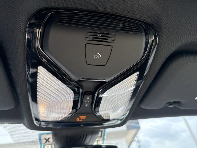 Photo of 2022 Mineral White Metallic BMW X5