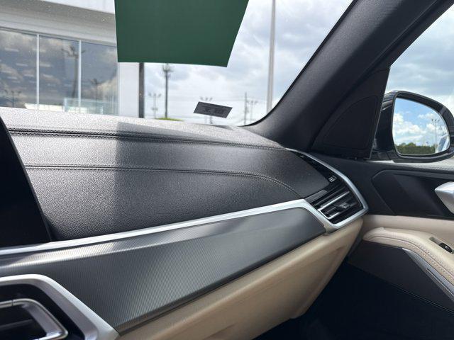 Photo of 2022 Mineral White Metallic BMW X5