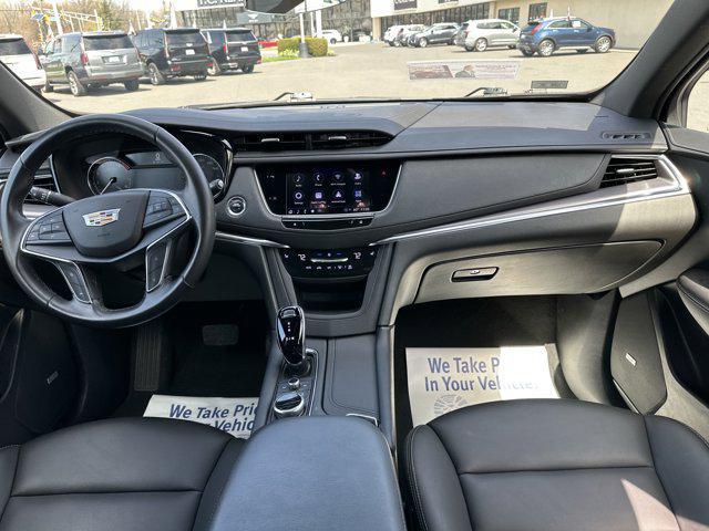 Photo of 2022 Stellar Black Metallic Cadillac XT5