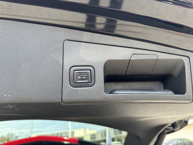 Photo of 2022 Stellar Black Metallic Cadillac XT5