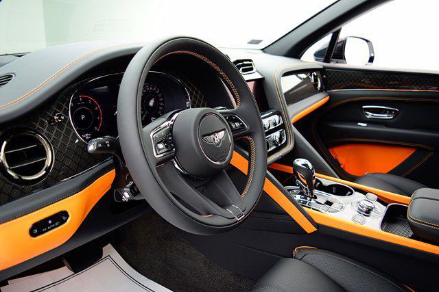 Photo of 2025 Glacier White Bentley Bentayga