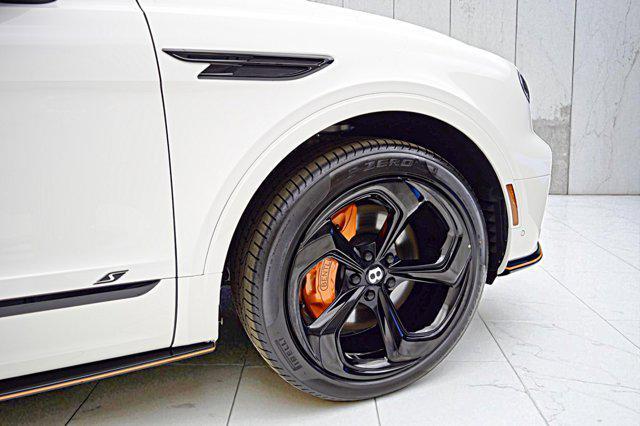 Photo of 2025 Glacier White Bentley Bentayga