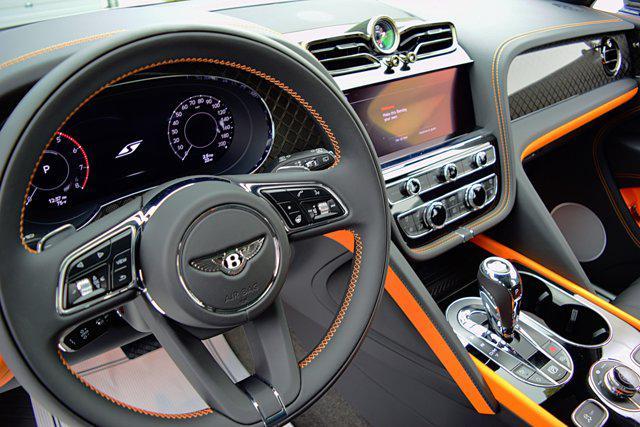 Photo of 2025 Glacier White Bentley Bentayga