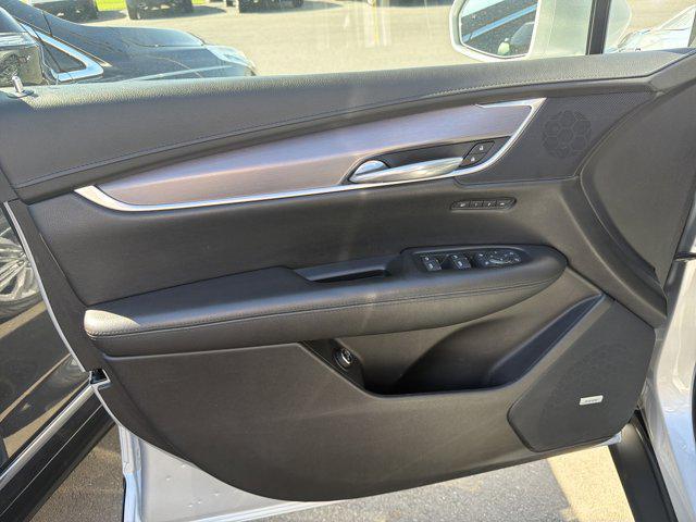 Photo of 2018 Radiant Silver Metallic Cadillac XT5