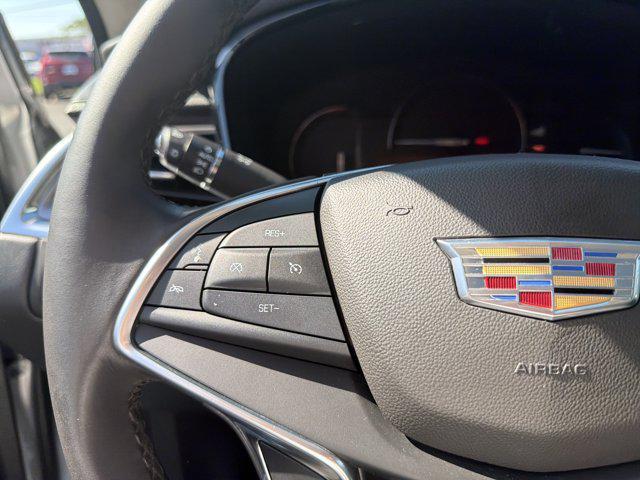 Photo of 2018 Radiant Silver Metallic Cadillac XT5