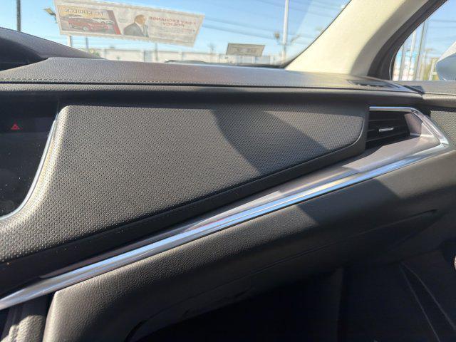 Photo of 2018 Radiant Silver Metallic Cadillac XT5