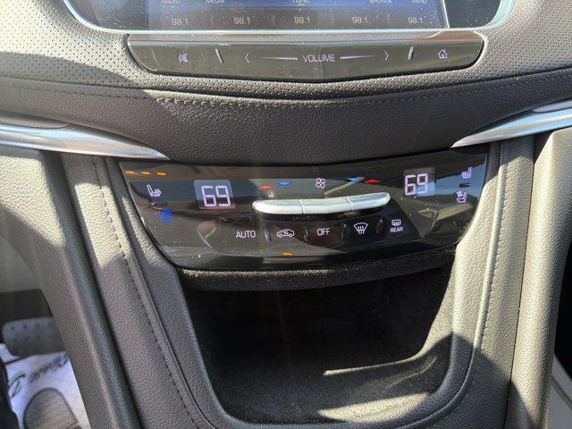 Photo of 2018 Radiant Silver Metallic Cadillac XT5