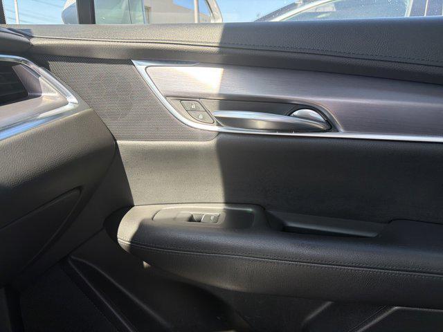 Photo of 2018 Radiant Silver Metallic Cadillac XT5