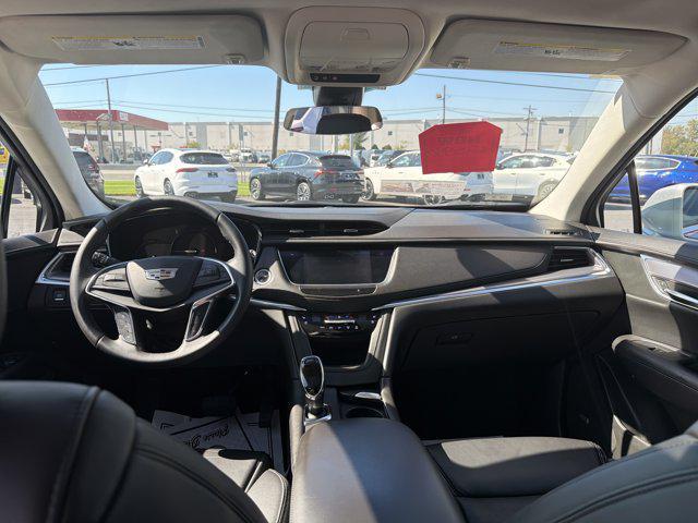 Photo of 2018 Radiant Silver Metallic Cadillac XT5