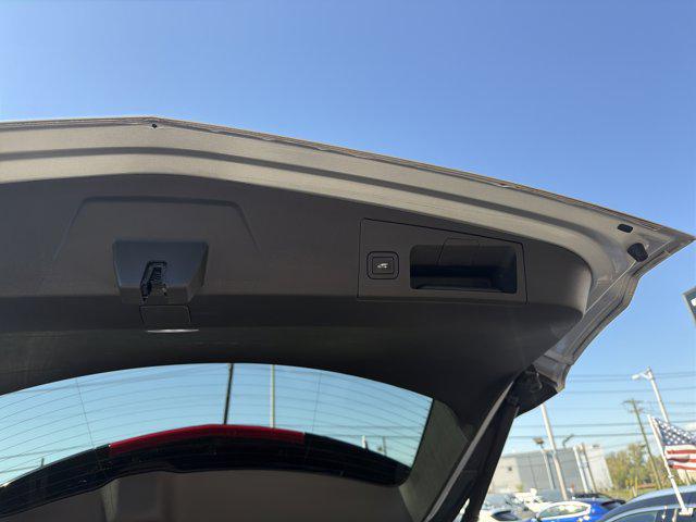 Photo of 2018 Radiant Silver Metallic Cadillac XT5