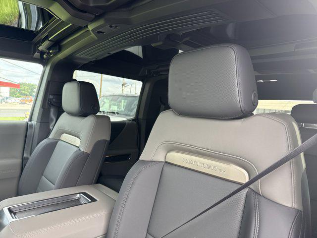 Photo of 2025 Void Black GMC HUMMER EV SUV