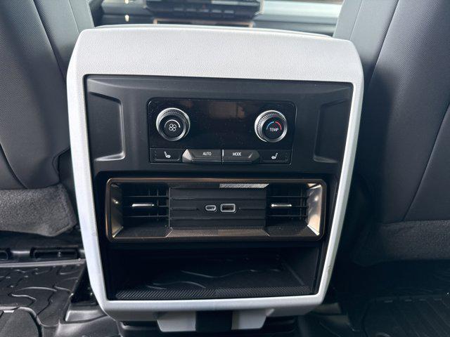 Photo of 2025 Interstellar White GMC HUMMER EV SUV