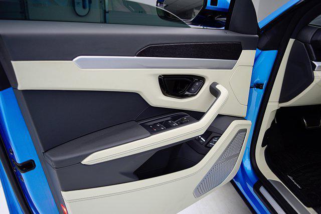 Photo of 2025 Blu Aegir Lamborghini Urus
