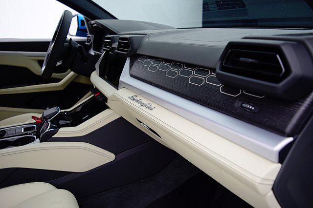 Photo of 2025 Blu Aegir Lamborghini Urus