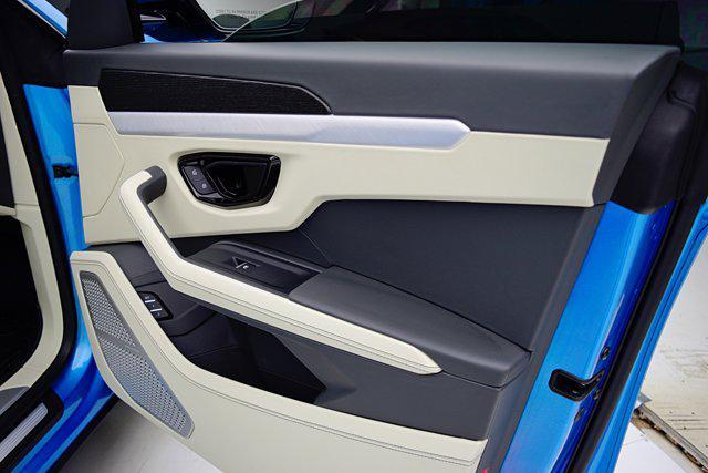 Photo of 2025 Blu Aegir Lamborghini Urus