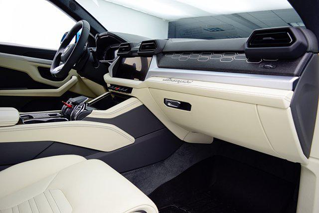 Photo of 2025 Blu Aegir Lamborghini Urus