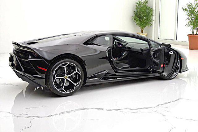 Photo of 2020 Nero Granatus Lamborghini Huracan EVO