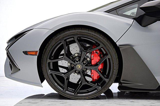 Photo of 2024 Grigio Acheso Lamborghini Revuelto