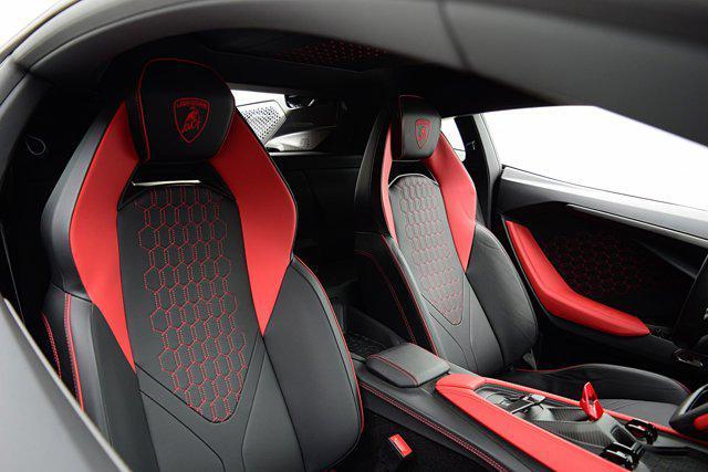 Photo of 2024 Grigio Acheso Lamborghini Revuelto