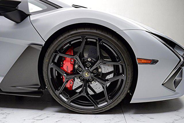 Photo of 2024 Grigio Acheso Lamborghini Revuelto