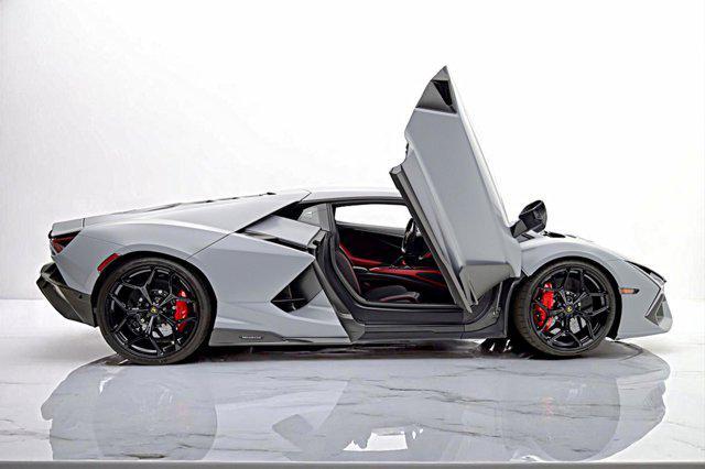 Photo of 2024 Grigio Acheso Lamborghini Revuelto